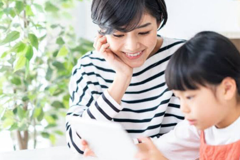 小学校でのICT教育に備える：家庭でできるデジタルリテラシー教育|府中市のClover Hill小学生向け人気のMinecraftプログラミング教室