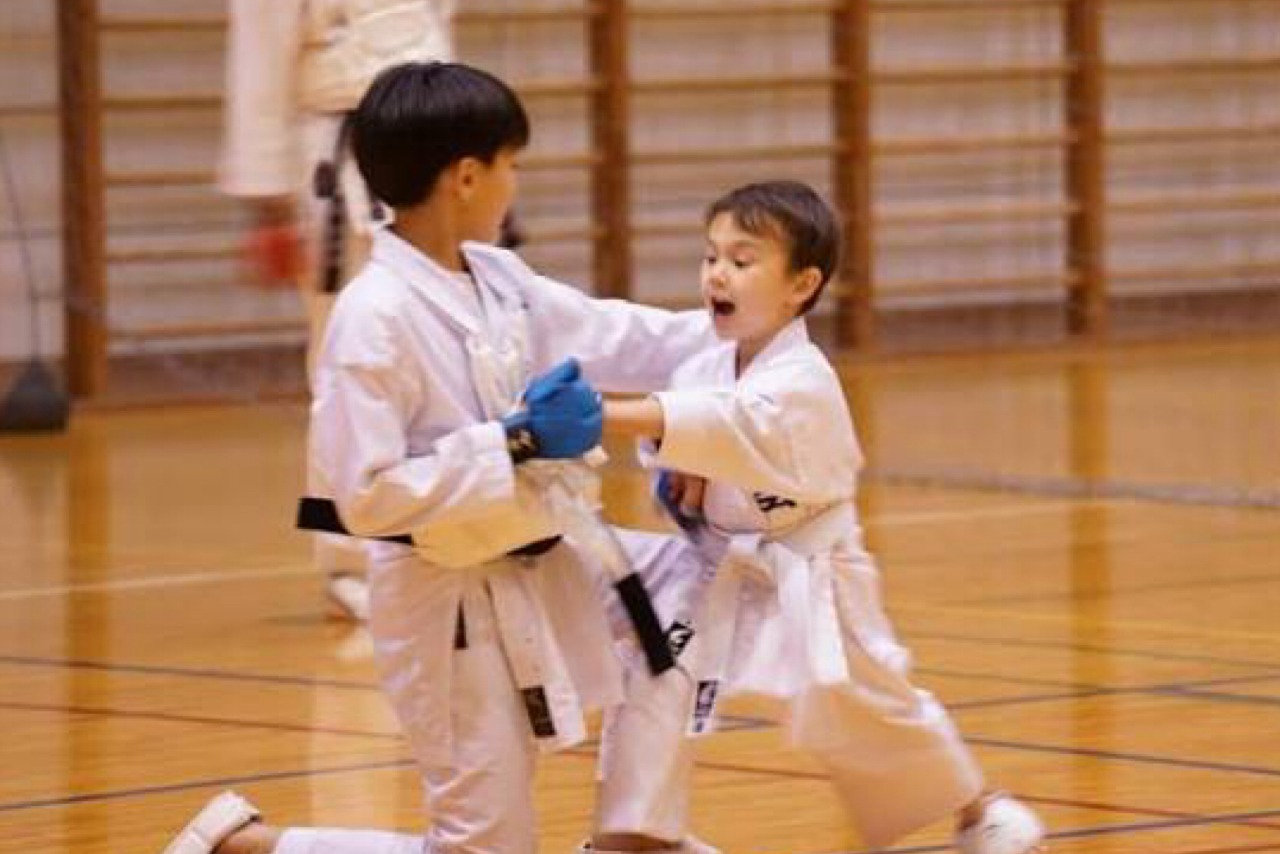 【実録】引っ込み思案だった子が、空手で人前で堂々と話せるようになった理由|府中市人気の子供空手教室国際武道連合会勇士會館CloverHill府中空手道場 1