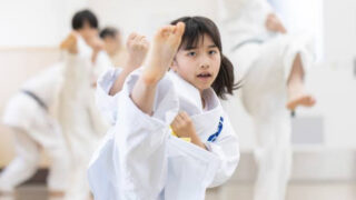 【公式】教育複合施設CloverHill府中 | 総合教育型民間学童保育・認可外保育・多彩な習い事 | 5月の連休明けの「学校行きたくない」を防ぐ。今、空手で体力をつけて新生活の疲れを吹き飛ばすべき理由