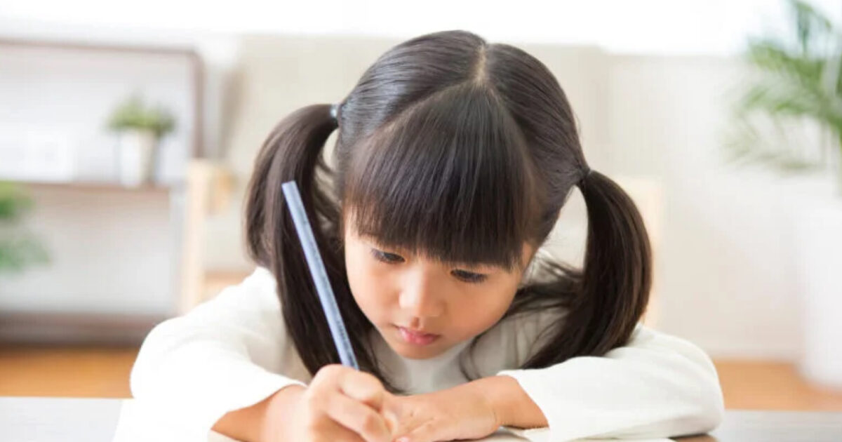 【公式】教育複合施設CloverHill府中 | 総合教育型民間学童保育・認可外保育・多彩な習い事 | 新1年生の「わかった！」を自信に変える。全国統一小学生テストが早期受験を推奨される訳