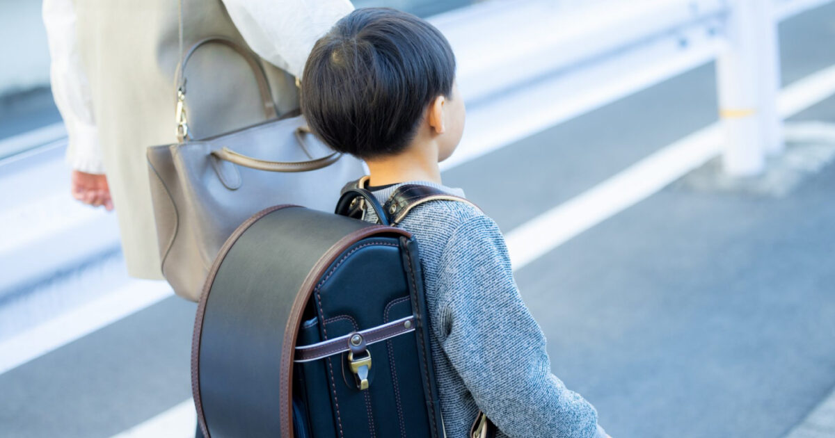 【公式】教育複合施設CloverHill府中 | 総合教育型民間学童保育・認可外保育・多彩な習い事 | 右と左がわからなくなる？新1年生の脳に起こる『環境変化によるパニック』と迷子の関係