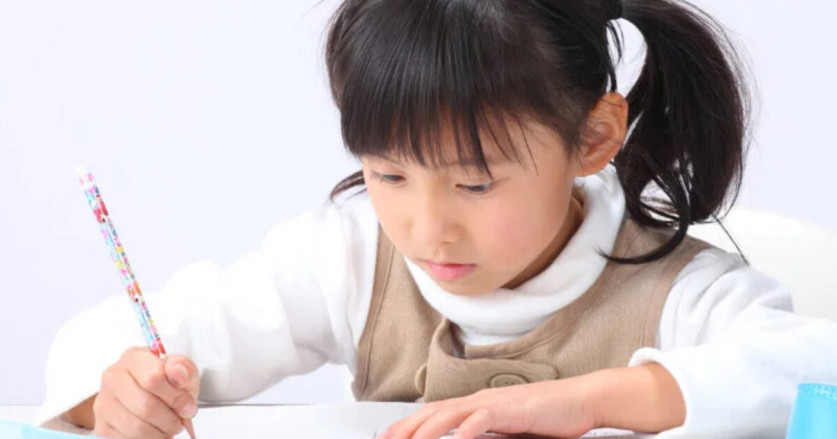 【公式】教育複合施設CloverHill府中 | 総合教育型民間学童保育・認可外保育・多彩な習い事 | プログラミング教室はいつから通わせるべき？「マイクラ×小1」が最強の組み合わせである理由｜府中市の教育複合施設CloverHill